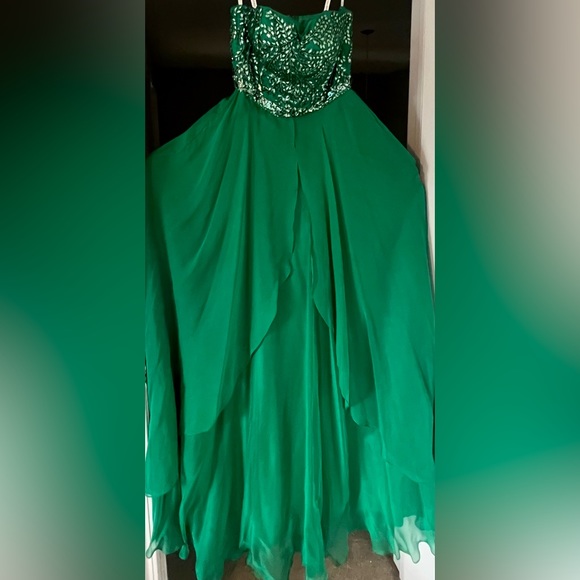 Sherri Hill Emerald Dress - Picture 2 of 4